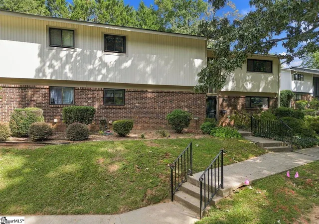 Photo 2 of Condo for sale at 114 Briarview Cir, Greenville, SC 29615 | MLS# 1605573 | Listing updated on 2026-10-12