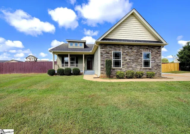Photo 1 of Single family home for sale at 129 Hurst Ave, Anderson, SC 29625 | MLS# 1602670 | Listing updated on 2026-09-16