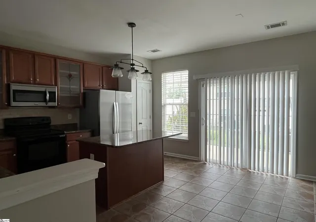 Listing Photo 4 - Condo for sale in building located at 202 Elise Dr, Greer, SC 29650