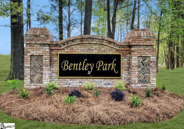 Photo 2 of Single family home for sale at 106 Cades Cvs Dr, Greenwood, SC 29646 | MLS# 1602564 | Listing updated on 2026-09-01