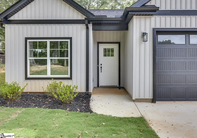 Photo 2 of Sale Pending at 110 North 6th St, Easley, SC 29640 | MLS# 1605970 | Listing updated on 2026-10-09