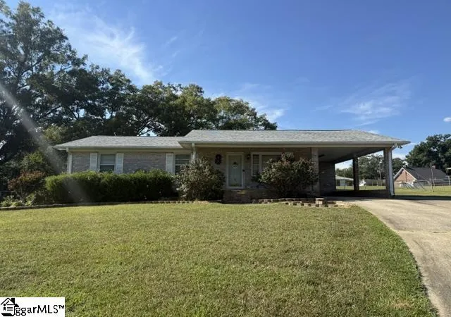 Photo 1 of Single family home for sale at 8 Henry Ave, Honea Path, SC 29654 | MLS# 1605483 | Listing updated on 2026-10-01