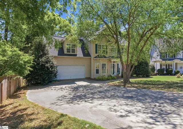 Photo 2 of Single family home for sale at 3 Chestnut Hl Pl, Simpsonville, SC 29680 | MLS# 1604298 | Listing updated on 2026-10-12