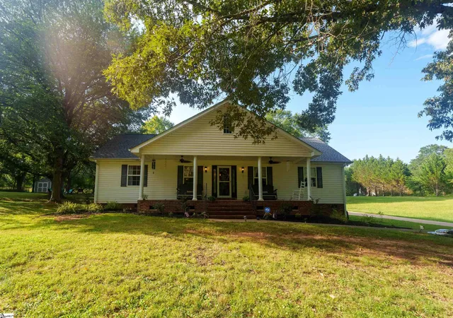 Photo 1 of Single family home for sale at 646 Gum Springs Rd, Taylors, SC 29687 | MLS# 1603214 | Listing updated on 2026-09-09