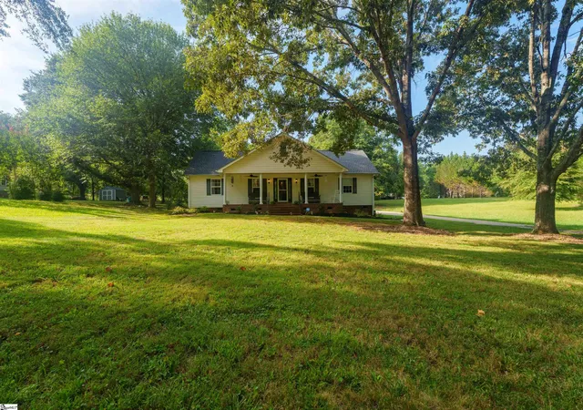 Photo 2 of Single family home for sale at 646 Gum Springs Rd, Taylors, SC 29687 | MLS# 1603214 | Listing updated on 2026-09-09