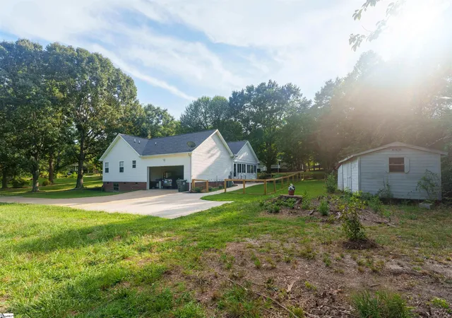 Photo 4 of Single family home for sale at 646 Gum Springs Rd, Taylors, SC 29687 | MLS# 1603214 | Listing updated on 2026-09-09