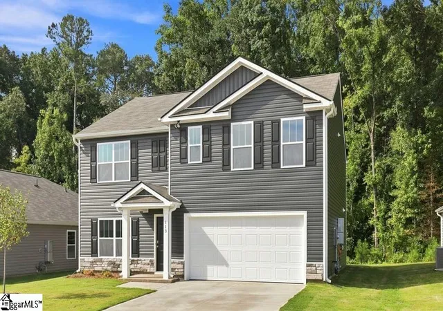 Photo 2 of Single family home for sale at 113 Cades Cove Dr, Greenwood, SC 29646 | MLS# 1590142 | Listing updated on 2026-09-18