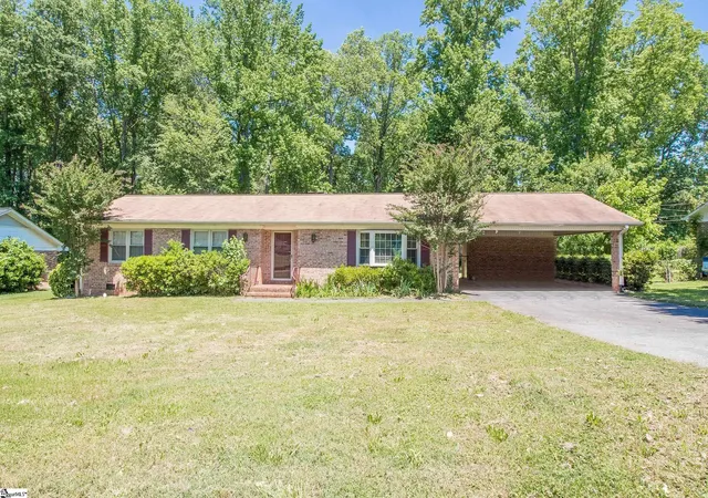 Photo 2 of Single family home for sale at 631 Pine Hl Dr, Boiling Springs, SC 29316 | MLS# 1604642 | Listing updated on 2026-10-21