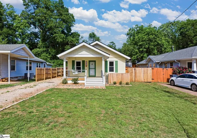 Photo 3 of Single family home for sale at 107 Chandler St, Greenville, SC 29609 | MLS# 1603134 | Listing updated on 2026-09-07