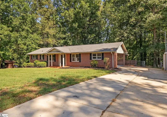 Photo 3 of Sale Pending at 417 Ponce De Leon Dr, Anderson, SC 29621 | MLS# 1603976 | Listing updated on 2026-10-20