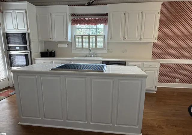 Photo 2 of Single family home for sale at 303 Pelham Falls Dr, Greer, SC 29651 | MLS# 1600318 | Listing updated on 2026-10-04