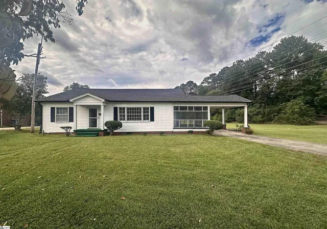 Single family home for sale at 308 W Ellenberg Ave, Greenwood, SC 29646 | MLS# 1606142