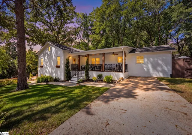 Photo 2 of Single family home for sale at 2 Prancer Ave, Greenville, SC 29605 | MLS# 1606508 | Listing updated on 2026-10-13