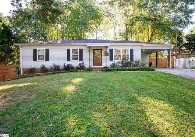 Photo 2 of Single family home for sale at 206 Mill Est Rd, Taylors, SC 29687 | MLS# 1605300 | Listing updated on 2026-10-20