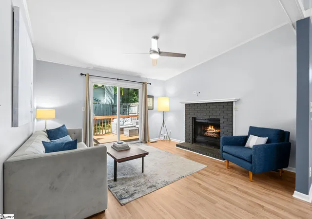 Photo 3 of Single family home for sale at 1009 Summit Dr, Greenville, SC 29609 | MLS# 1603449 | Listing updated on 2026-09-28