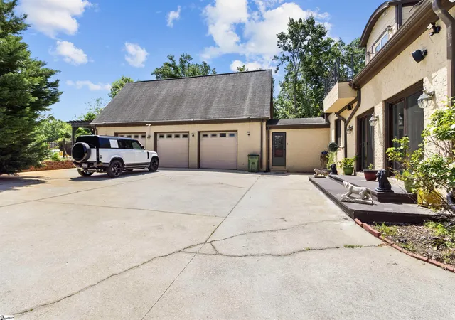 Photo 3 of Single family home for sale at 1311 Moore Rd, Simpsonville, SC 29681 | MLS# 1588790 | Listing updated on 2026-10-27