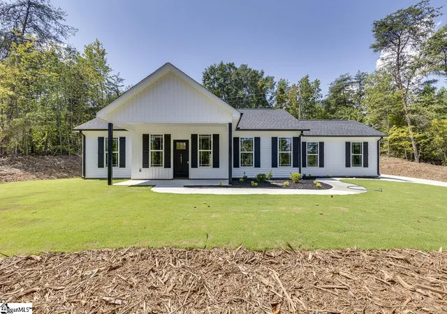 Photo 1 of Single family home for sale at 1421 White Horse Road Ext, Travelers Rest, SC 29690 | MLS# 1600114 | Listing updated on 2026-09-04