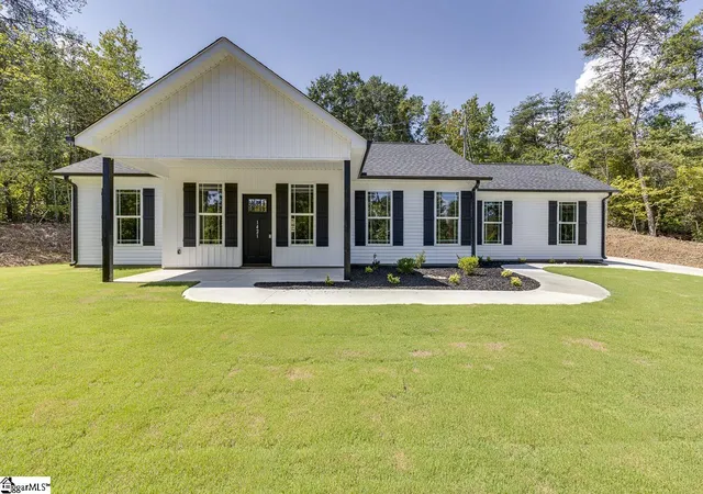 Photo 2 of Single family home for sale at 1421 White Horse Road Ext, Travelers Rest, SC 29690 | MLS# 1600114 | Listing updated on 2026-09-04