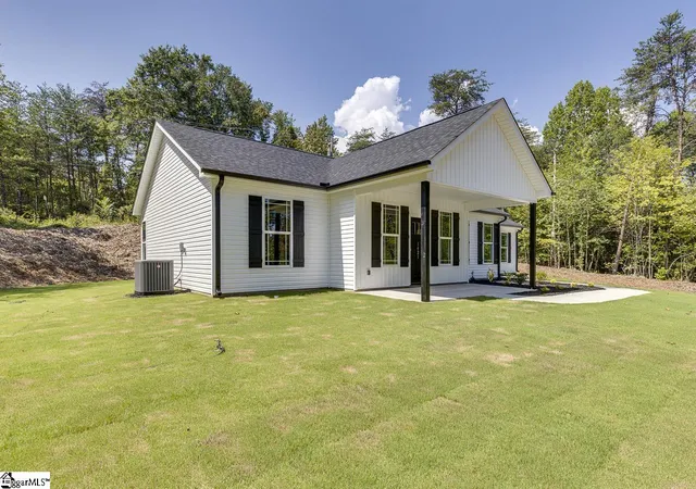 Photo 3 of Single family home for sale at 1421 White Horse Road Ext, Travelers Rest, SC 29690 | MLS# 1600114 | Listing updated on 2026-09-04