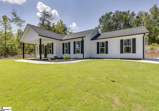 Photo 4 of Single family home for sale at 1421 White Horse Road Ext, Travelers Rest, SC 29690 | MLS# 1600114 | Listing updated on 2026-09-04