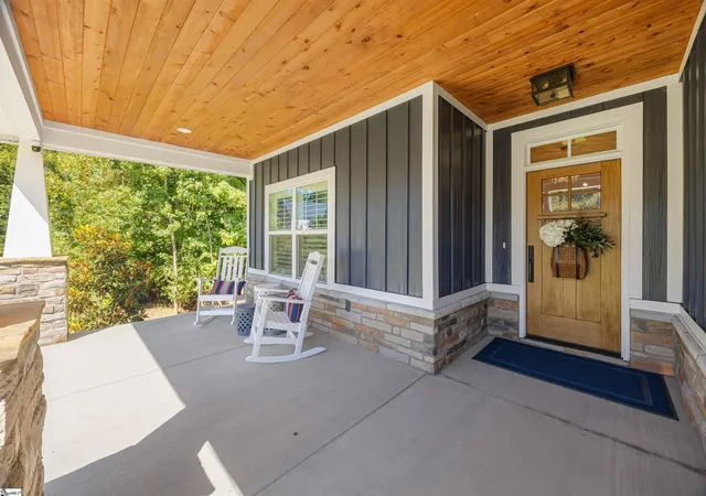 Photo 2 of Single family home for sale at 7 Maxfli Ct, Travelers Rest, SC 29690 | MLS# 1603542 | Listing updated on 2026-09-11