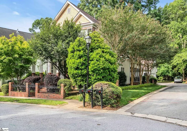 Photo 4 of Single family home for sale at 126 Chessington Ln, Simpsonville, SC 29681 | MLS# 1593650 | Listing updated on 2026-09-29