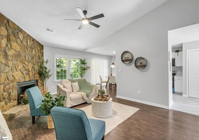 Photo 4 of Single family home for sale at 38 Shore Dr, Greenville, SC 29611 | MLS# 1603615 | Listing updated on 2026-09-11