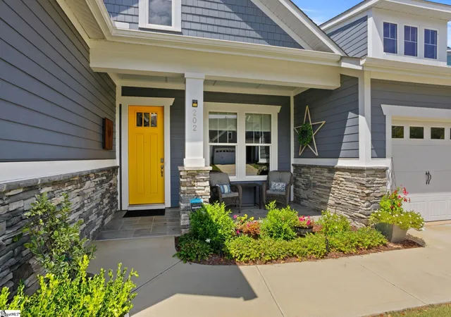 Photo 2 of Single family home for sale at 202 Durness Dr, Simpsonville, SC 29681 | MLS# 1602752 | Listing updated on 2026-09-05