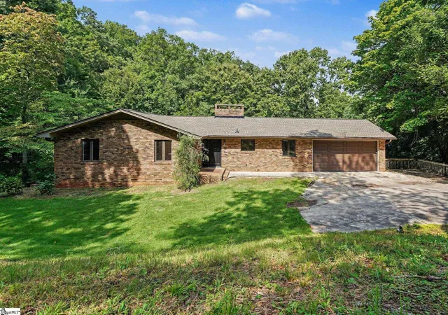 Single family home for sale at 210 Lakeview Dr, Seneca, SC 29672 | MLS# 1603222