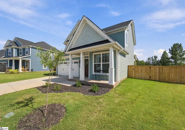 Photo 3 of Single family home for sale at 517 Glendon St, Greer, SC 29651 | MLS# 1604101 | Listing updated on 2026-10-17