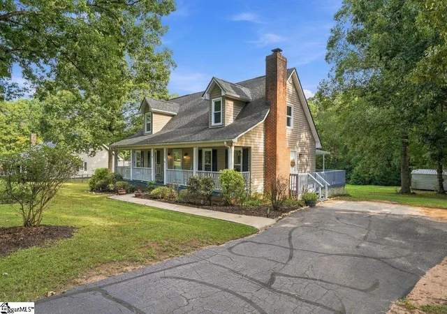 Photo 2 of Single family home for sale at 302 Hamilton Dr, Easley, SC 29642 | MLS# 1606347 | Listing updated on 2026-10-15