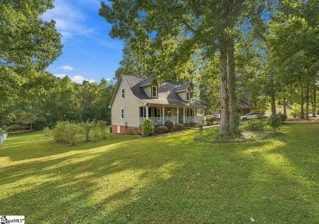 Photo 3 of Single family home for sale at 302 Hamilton Dr, Easley, SC 29642 | MLS# 1606347 | Listing updated on 2026-10-15