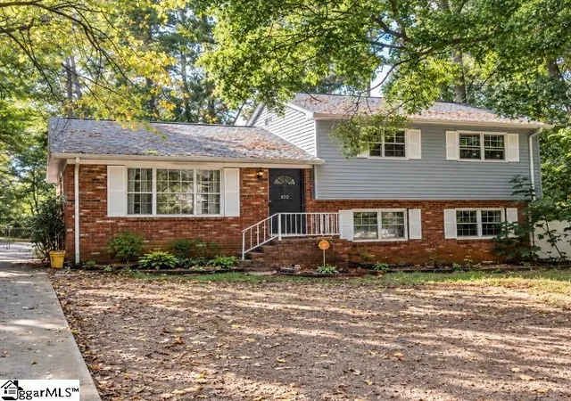 Photo 1 of Single family home for sale at 502 Camelot Dr, Spartanburg, SC 29301 | MLS# 1606361 | Listing updated on 2026-10-17