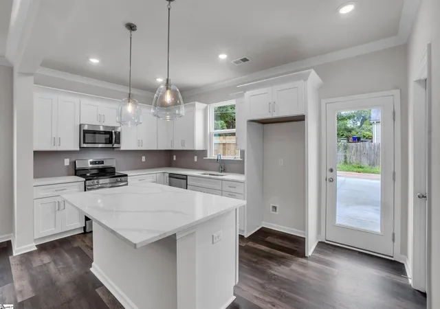 Photo 3 of Single family home for sale at 239 Willard St, Greenville, SC 29611 | MLS# 1601811 | Listing updated on 2026-09-03