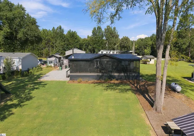 Photo 3 of Single family home for sale at 1820 Scurry Is Dr, Chappells, SC 29037 | MLS# 1604201 | Listing updated on 2026-09-18