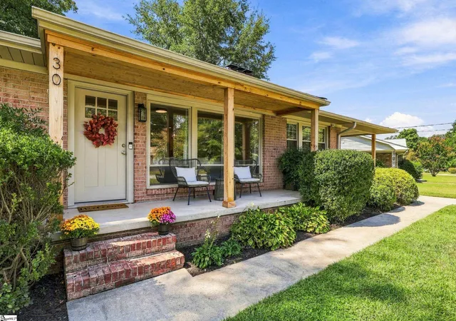 Photo 2 of Single family home for sale at 30 Lisa Dr, Greenville, SC 29615 | MLS# 1604684 | Listing updated on 2026-10-01