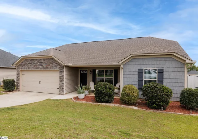 Photo 2 of Single family home for sale at 6 Babbling Crk Ct, Fountain Inn, SC 29644 | MLS# 1603748 | Listing updated on 2026-09-14