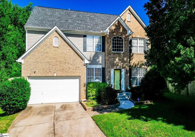 Photo 2 of Single family home for sale at 4 Ashywn Ct, Simpsonville, SC 29680 | MLS# 1605975 | Listing updated on 2026-10-16