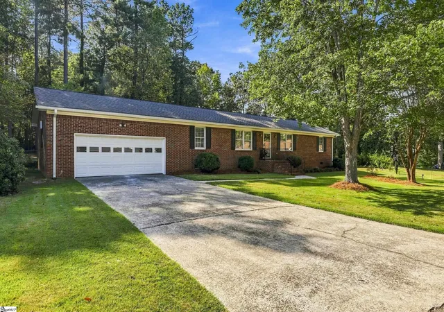 Photo 1 of Single family home for sale at 105 Vicksburg Ct, Simpsonville, SC 29681 | MLS# 1604053 | Listing updated on 2026-10-24