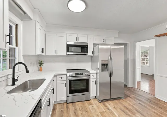 Photo 2 of Single family home for sale at 105 Vicksburg Ct, Simpsonville, SC 29681 | MLS# 1604053 | Listing updated on 2026-10-24