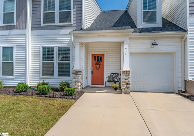 Photo 2 of Single family home for sale at 414 Ambleside Ln, Greenville, SC 29605 | MLS# 1605570 | Listing updated on 2026-10-02