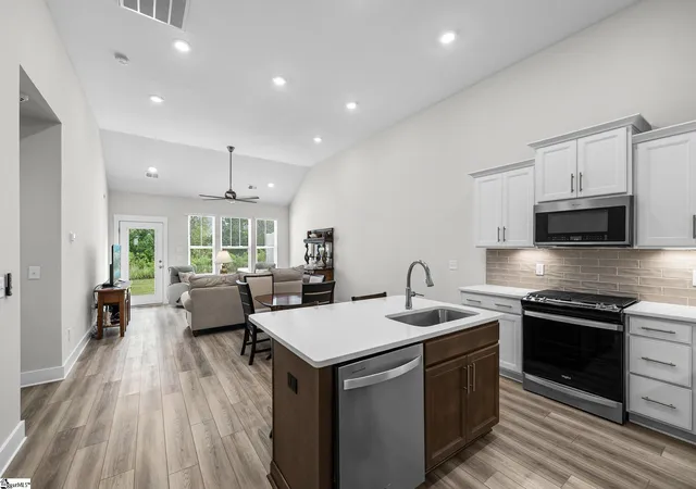 Photo 3 of Single family home for sale at 414 Ambleside Ln, Greenville, SC 29605 | MLS# 1605570 | Listing updated on 2026-10-02