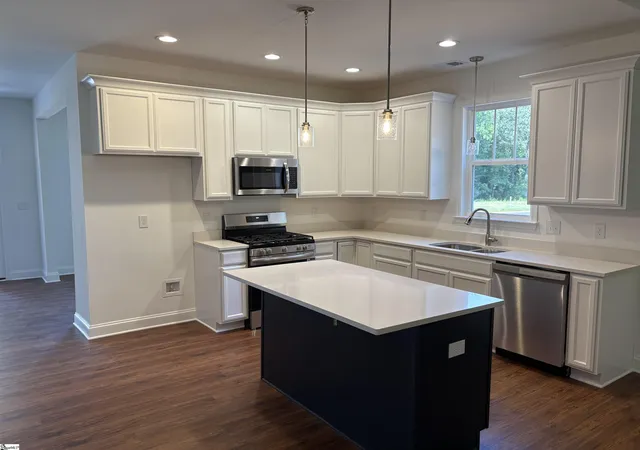Photo 3 of Single family home for sale at 16 Deer Wy, Greenville, SC 29617 | MLS# 1585792 | Listing updated on 2026-09-01