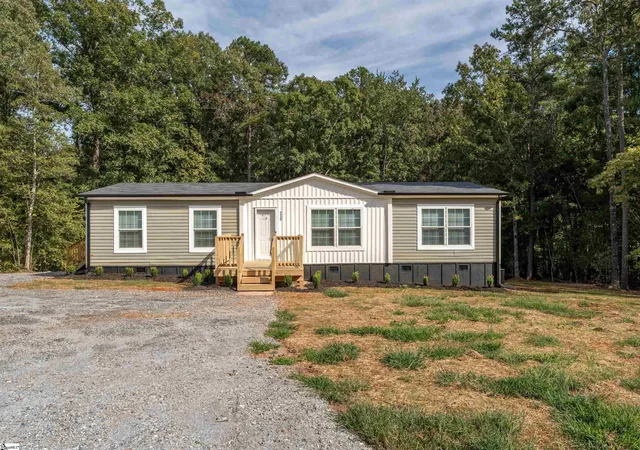 Photo 2 of Manufactured home for sale at 215 Ballard Rd, Honea Path, SC 29654 | MLS# 1603986 | Listing updated on 2026-09-17