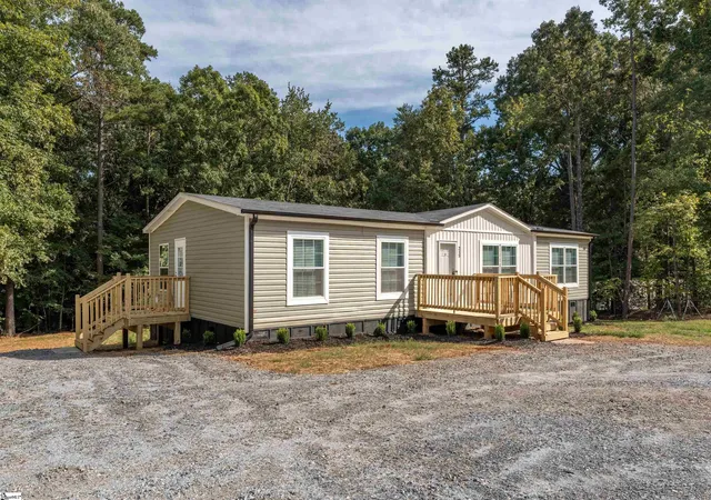 Photo 3 of Manufactured home for sale at 215 Ballard Rd, Honea Path, SC 29654 | MLS# 1603986 | Listing updated on 2026-09-17