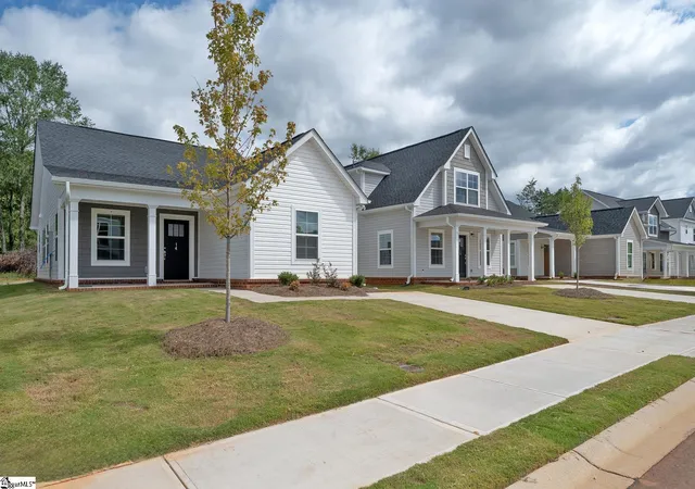 Photo 1 of Single family home for sale at 14 Thorndike Way, Greenville, SC 29617 | MLS# 1604960 | Listing updated on 2026-09-25