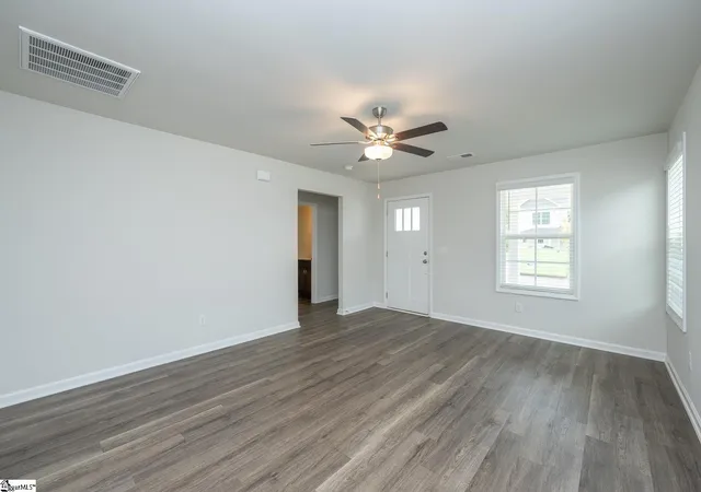 Photo 3 of Single family home for sale at 14 Thorndike Way, Greenville, SC 29617 | MLS# 1604960 | Listing updated on 2026-09-25