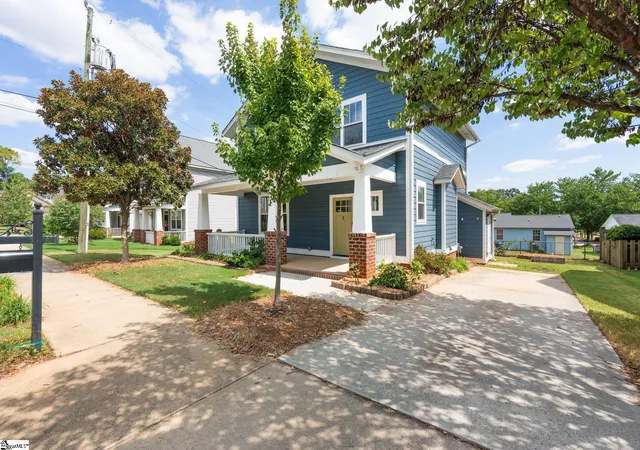 Photo 3 of Single family home for sale at 17 Casey St, Greenville, SC 29601 | MLS# 1603393 | Listing updated on 2026-09-10
