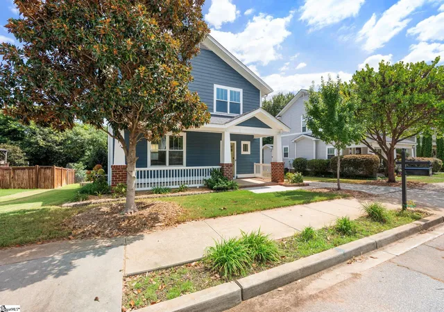 Photo 3 of Single family home for sale at 17 Casey St, Greenville, SC 29601 | MLS# 1603393 | Listing updated on 2026-09-10