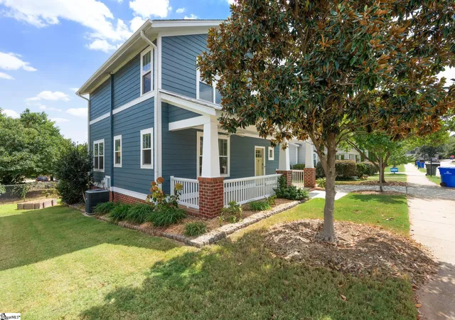 Photo 4 of Single family home for sale at 17 Casey St, Greenville, SC 29601 | MLS# 1603393 | Listing updated on 2026-09-10
